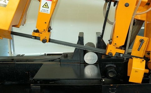 渔薪镇数控带锯床自动送料精度会出现偏差吗？